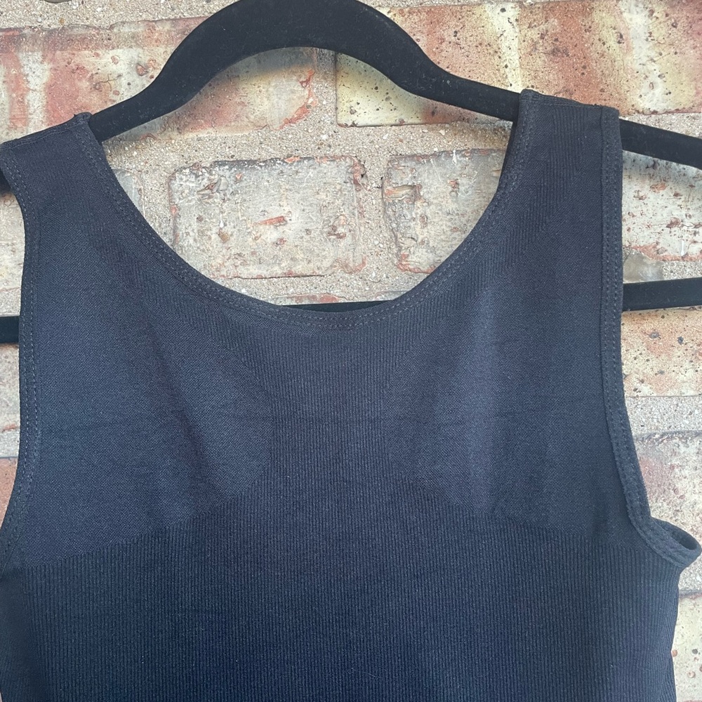 Camishaper Padded Tank🖤 - Picture 9 of 13
